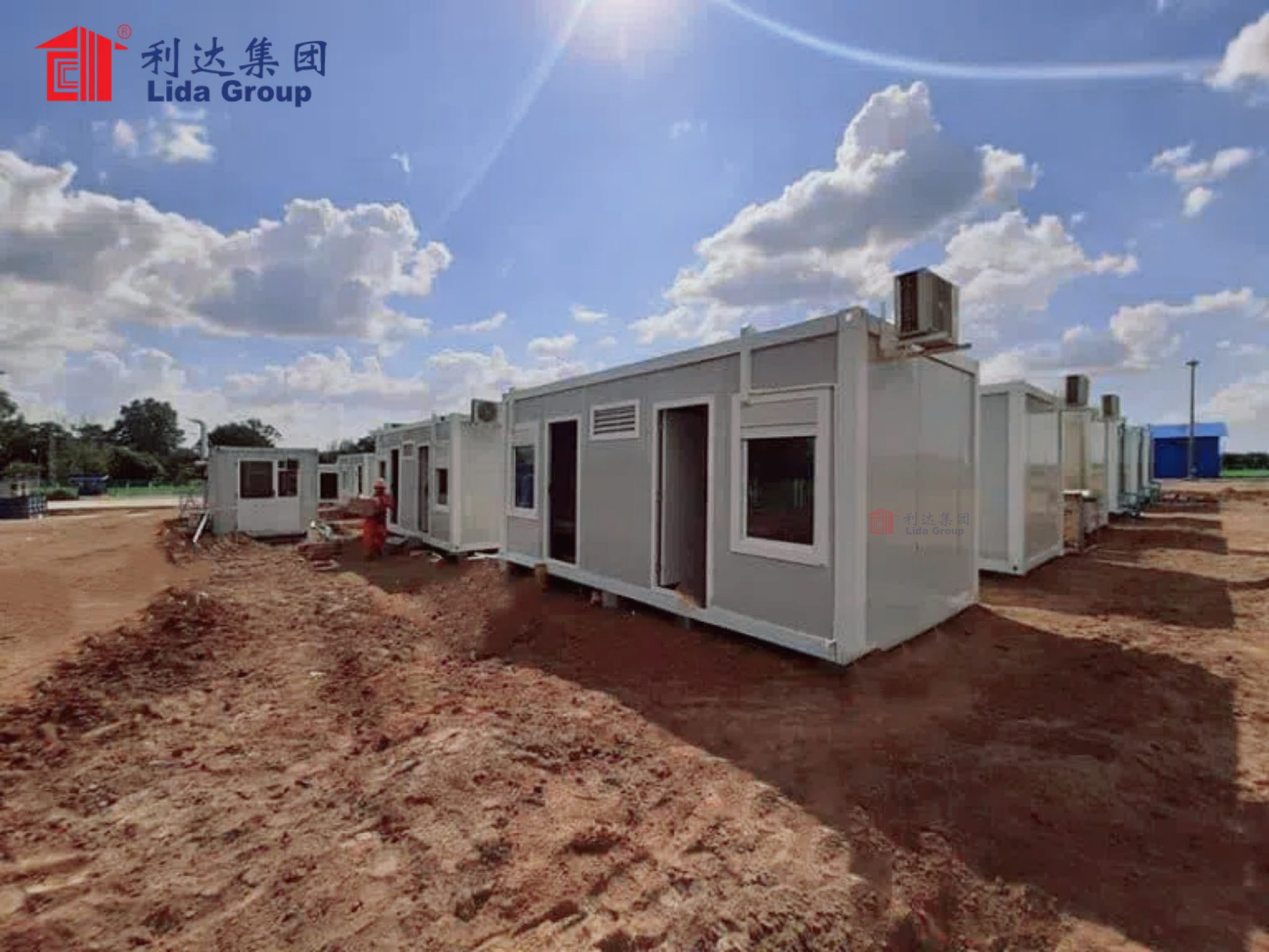Blending Aesthetics with Modern Free Design Container Building